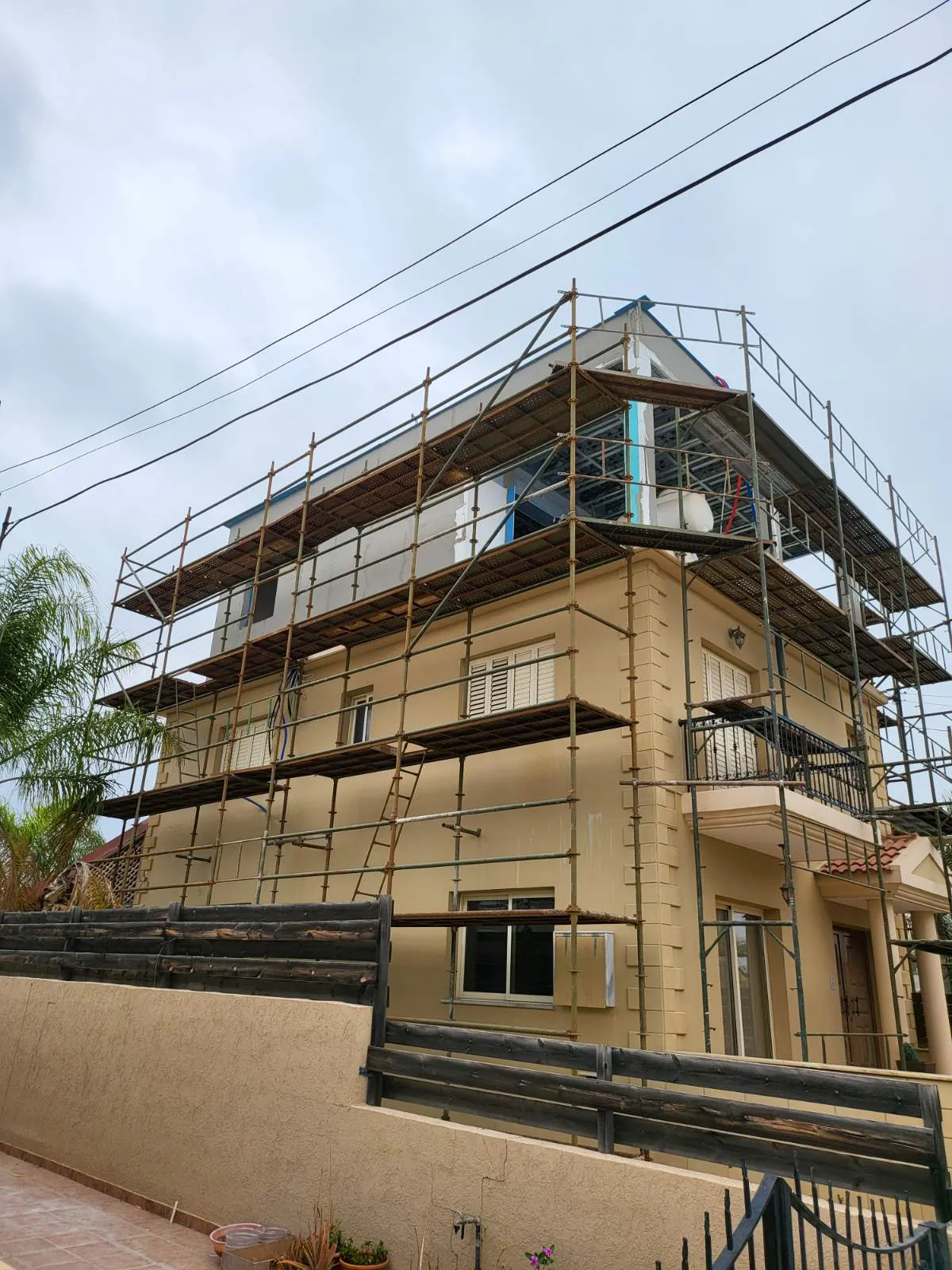 Upper-Floor Extension in Omonia — image 1