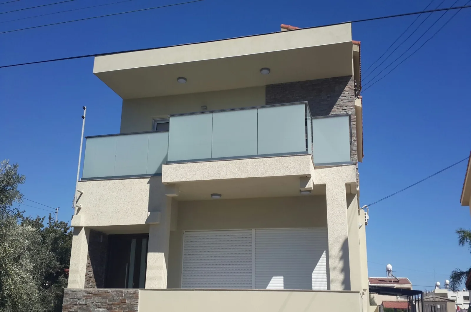 אגיוס ספירידונאס II, finished exterior