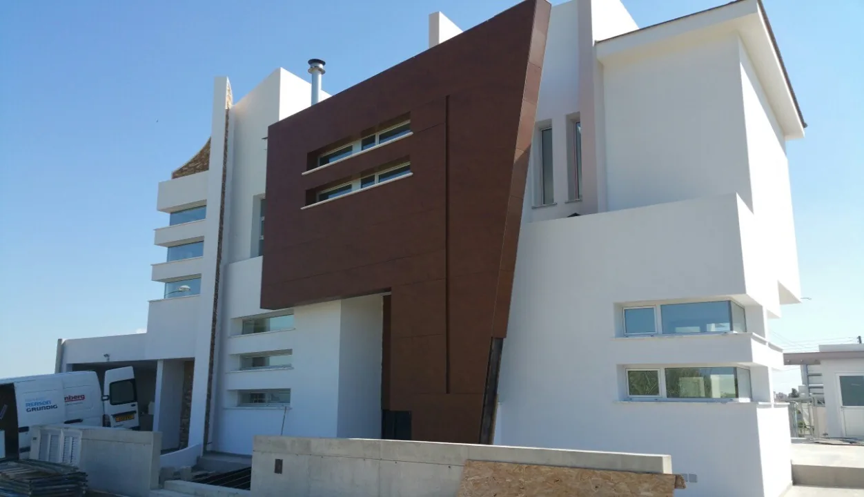 אראדיפו, finished exterior