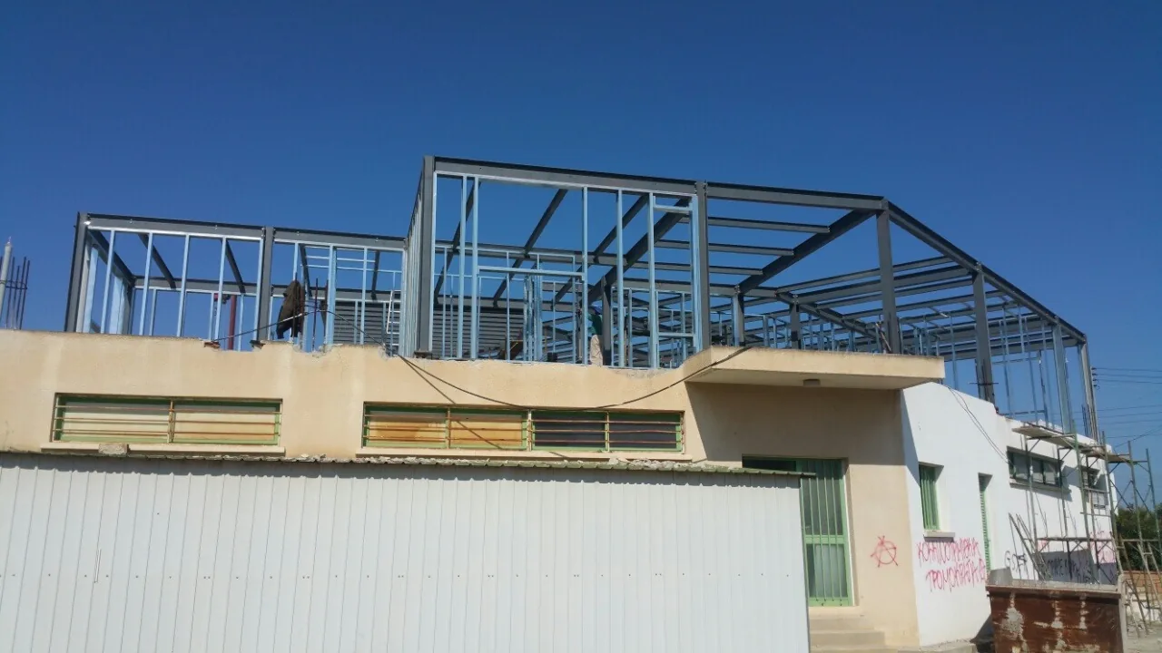 הרחבת קומות עליונות בקוקינוטרימיתיה, finished exterior