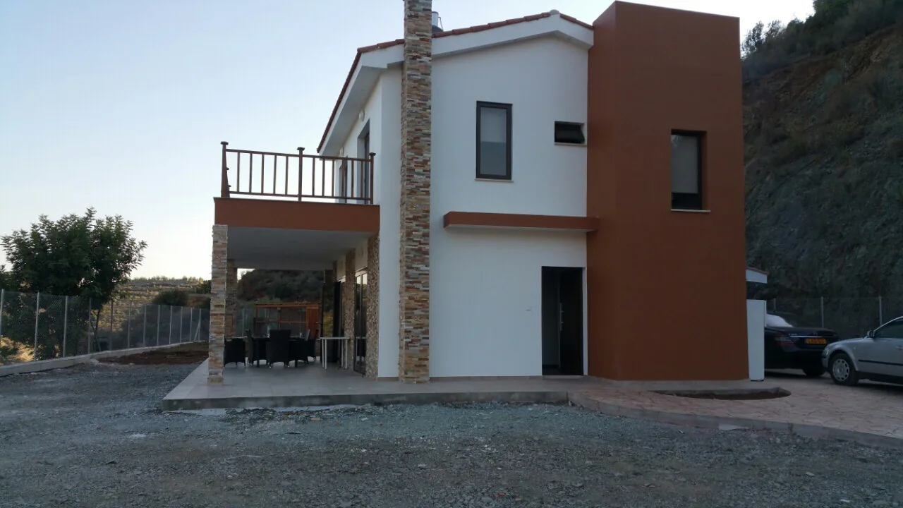 לאגיה, finished exterior
