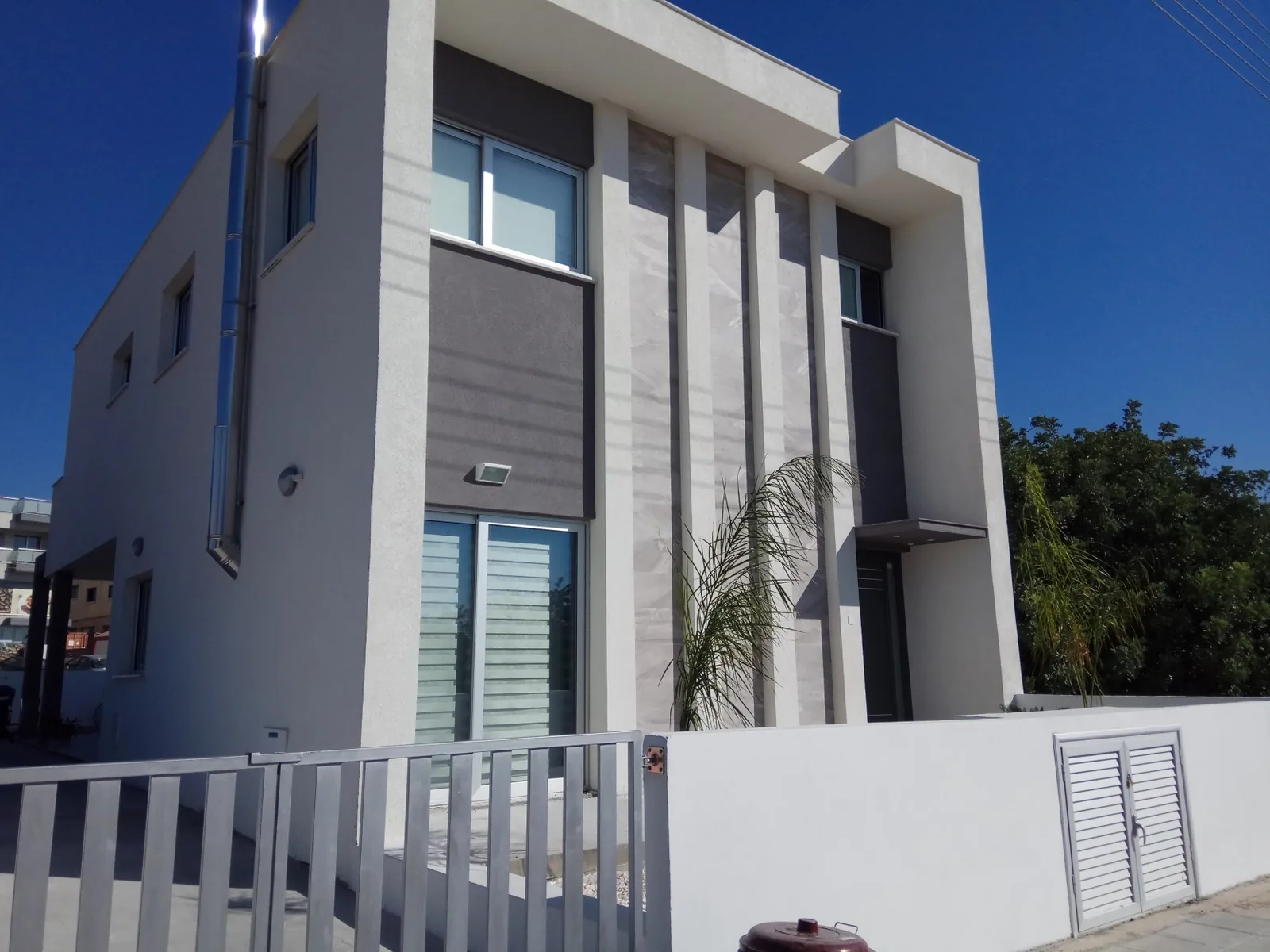 בית באיפסונאס, finished exterior